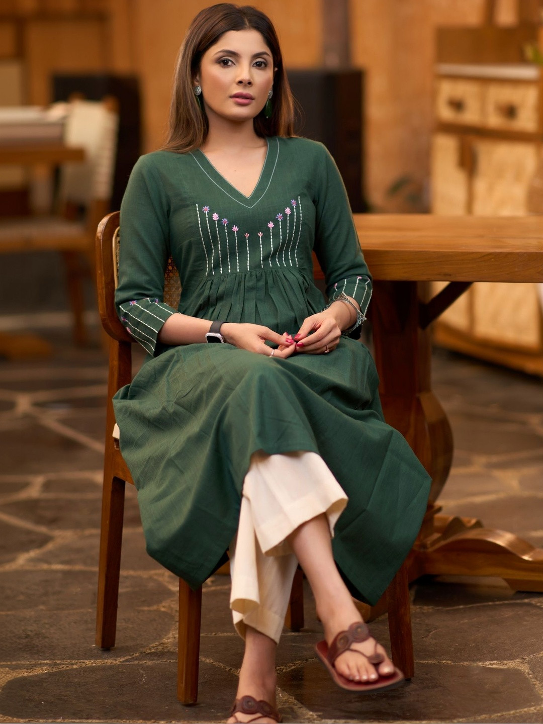 FOREST GREEN COTTON SLUB PLEATED KURTA WITH EMBROIDERED YOKE PAIRED WITH COTTON FLEX PANT